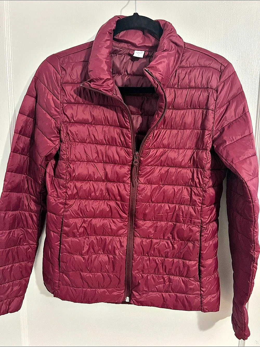 Old Navy Puffer Jacket in Burgundy Small Like New